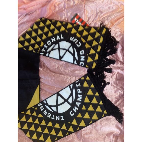 International Championship Cup Ruffneck Scarf Black Yellow‎ New With Tags - Picture 2 of 8